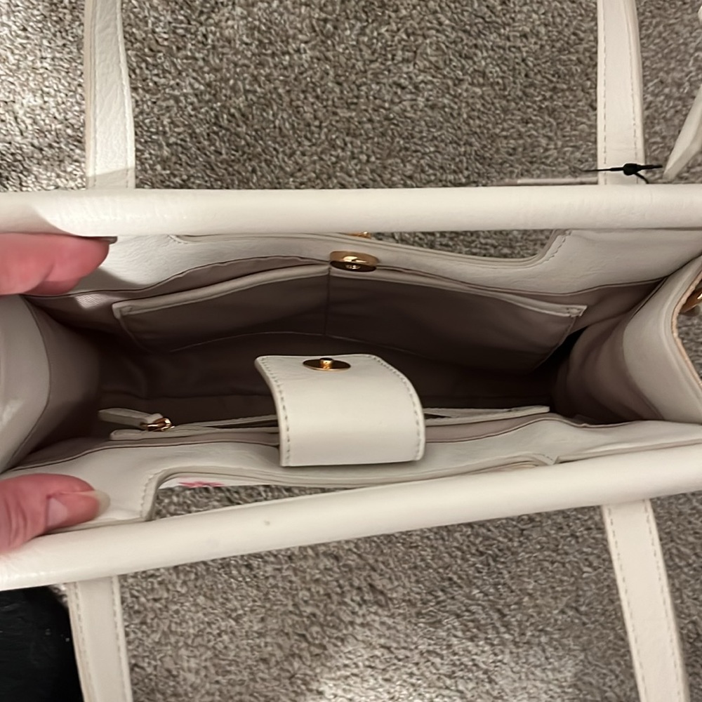 NWT LC Lauren Conrad cross body floral pattern purse + rose gold metal accents - Picture 4 of 4
